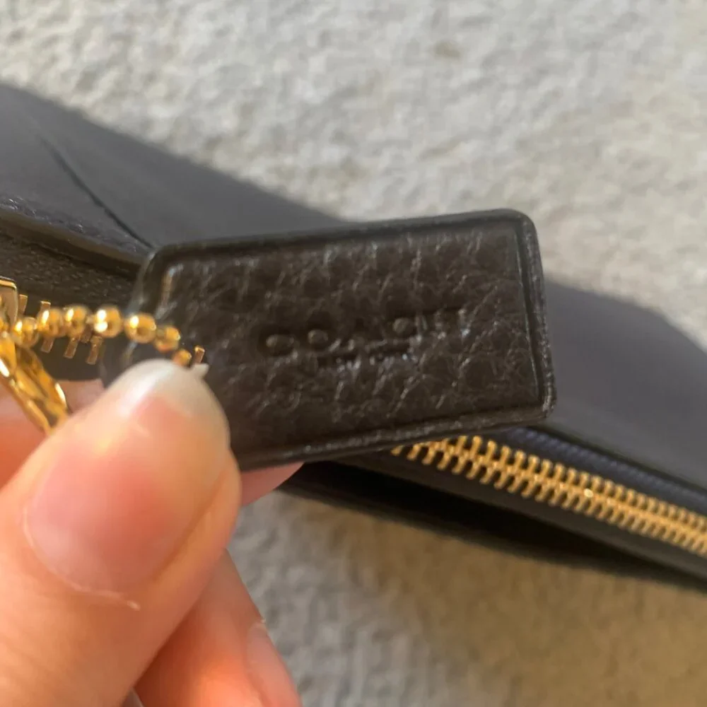 COACH DARK NAVY BLUE PEBBLED LEATHER CLUTCH WITH WRISTLET STRAP